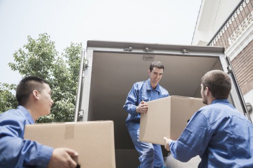 Local movers helping with a short notice move in Barnes
